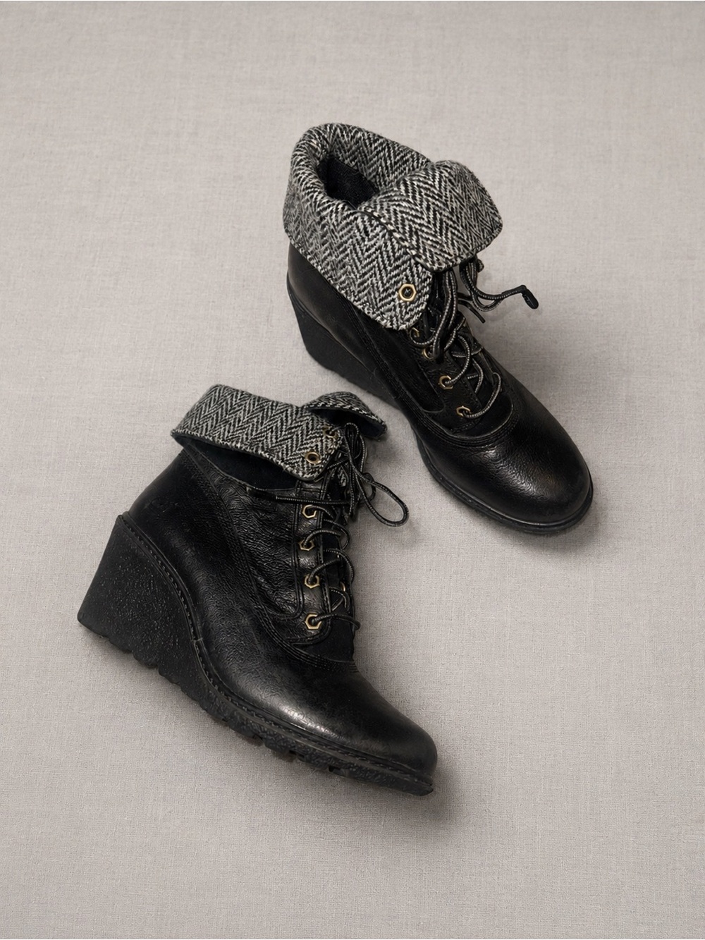 Timberland Women's Black Lace-Up Wedge Boots